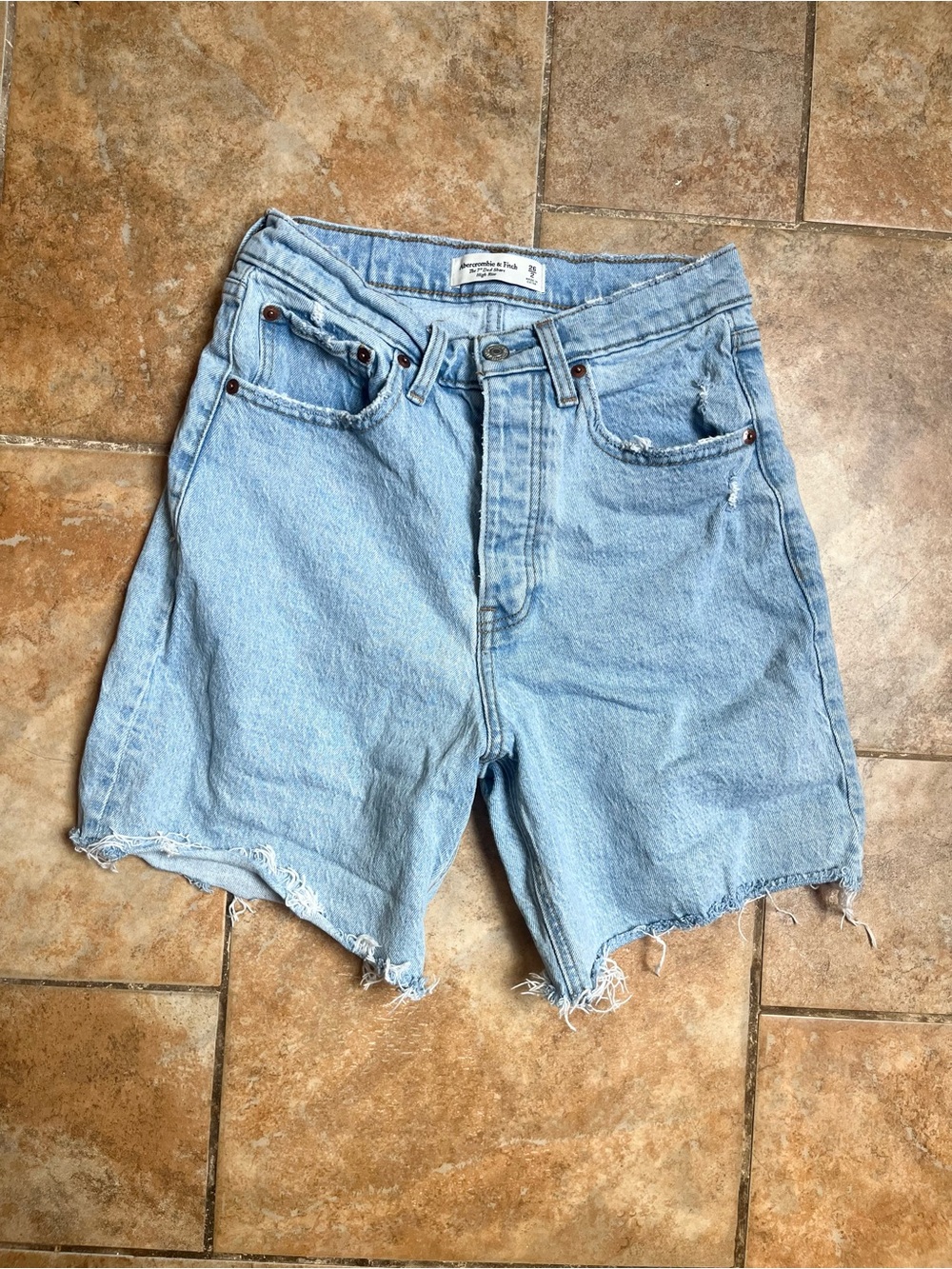 Abercrombie The Dad 7” denim shorts size 2